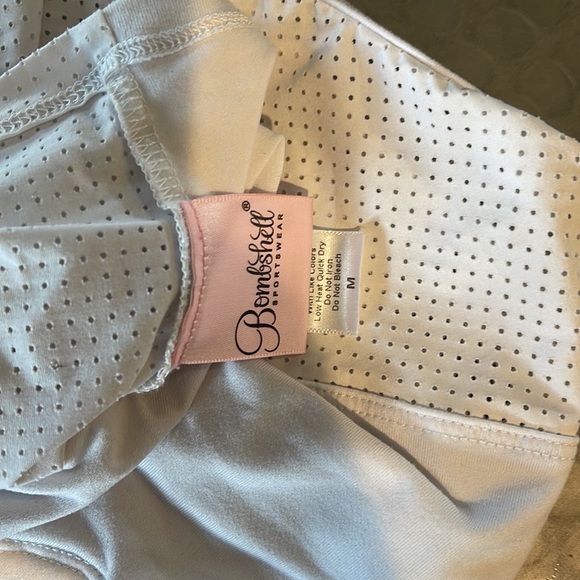 Bombshell top - Picture 3 of 3